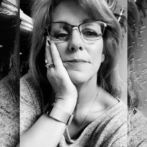 Meet your Posher, Lenora